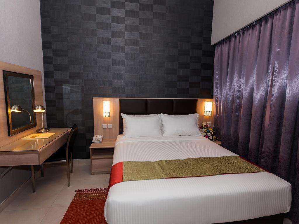 Florida Square Hotel Dubai Zimmer foto